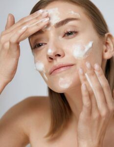 Best Facewash Tips for Oily Skin in India
