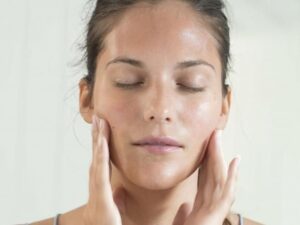 Benefits of using mulberry extract in summer skincare